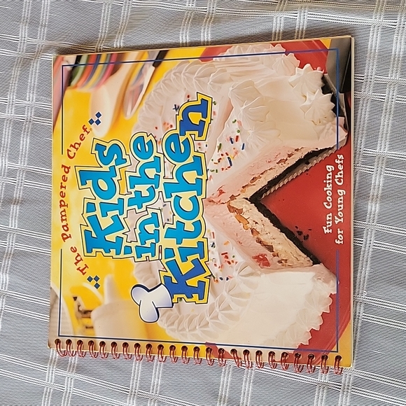 The Pampered Chef - Kids in the Kitchen Cookbook - Picture 1 of 9